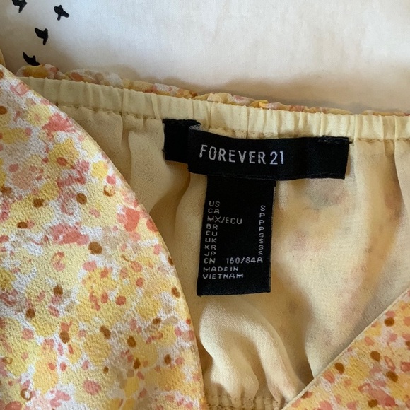 FOREVER 21 summer crop top size small (US and UK) adjustable straps. - Picture 3 of 4